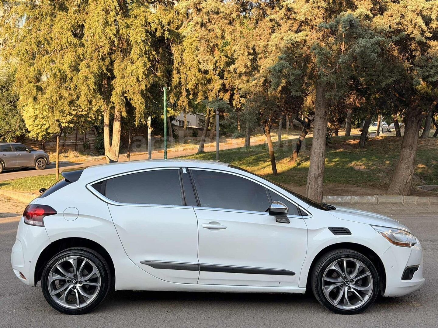 Galeriden DS Automobiles DS4 1.6 e-HDi D-Sport 2012 Model İstanbul 209.000 km Beyaz 7