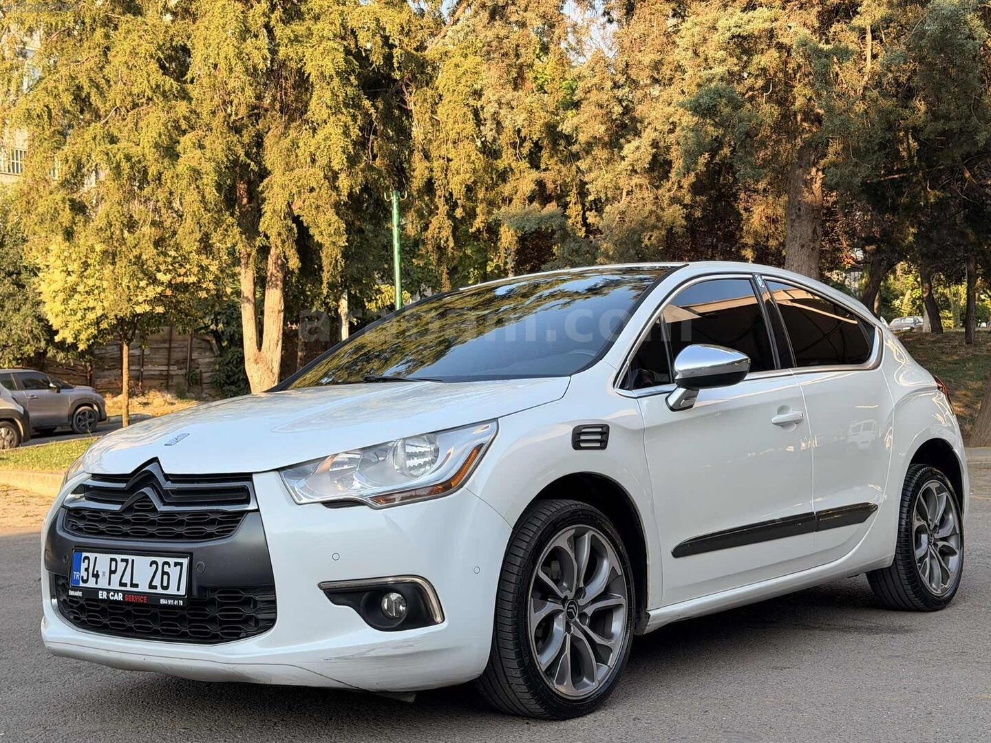 Galeriden DS Automobiles DS4 1.6 e-HDi D-Sport 2012 Model İstanbul 209.000 km Beyaz 3