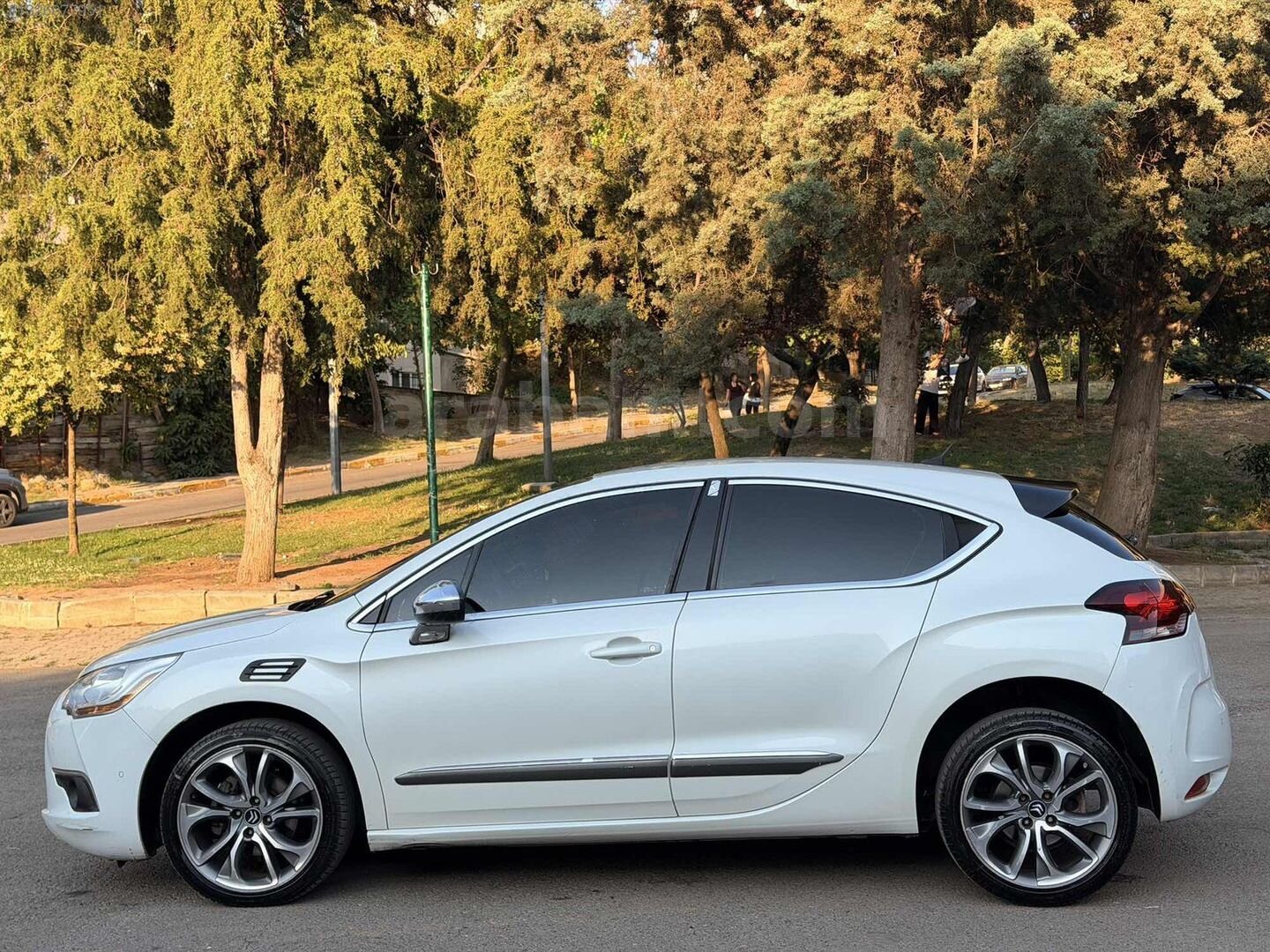 Galeriden DS Automobiles DS4 1.6 e-HDi D-Sport 2012 Model İstanbul 209.000 km Beyaz 5