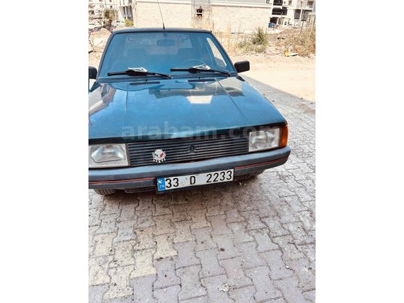 Temız bakımlı kara şimsek yayında
