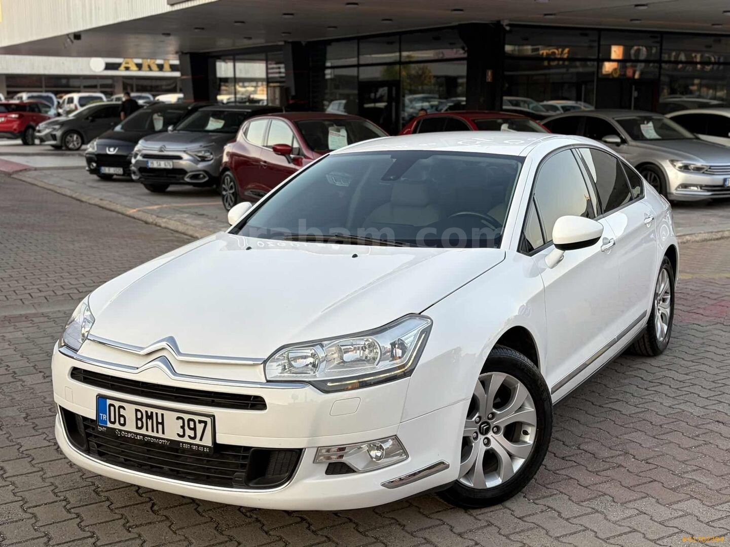 Galeriden Citroen C5 1.6 e-HDi Confort 2015 Model Kocaeli 220.000 km Beyaz 1