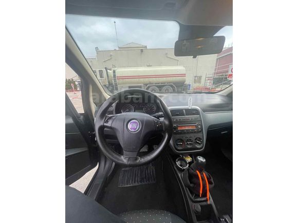 Takasa acık sedan araçlarla
