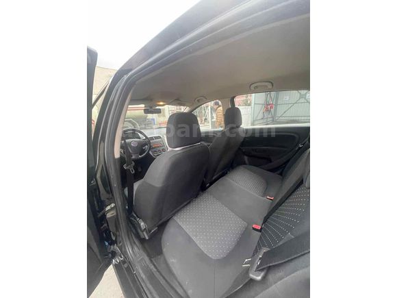 Takasa acık sedan araçlarla
