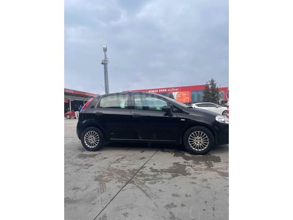Takasa acık sedan araçlarla
