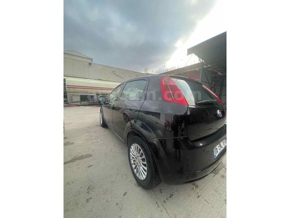 Takasa acık sedan araçlarla
