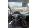 Takasa acık sedan araçlarla
