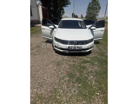 Hatasız 2015 Passat b8 1.6 TDi BlueMotion Trendline Manuel 2015 Model  64bin km Beyaz