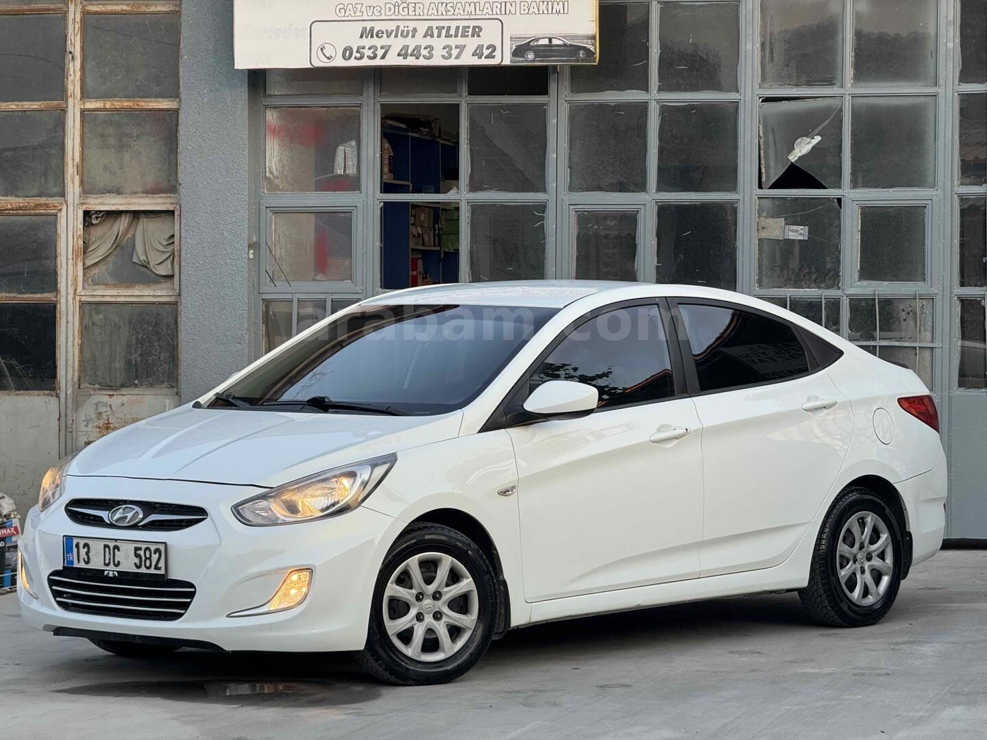 Galeriden Hyundai Accent Blue 1.4 CVVT Mode 2011 Model Afyonkarahisar 213.000 km Beyaz 2