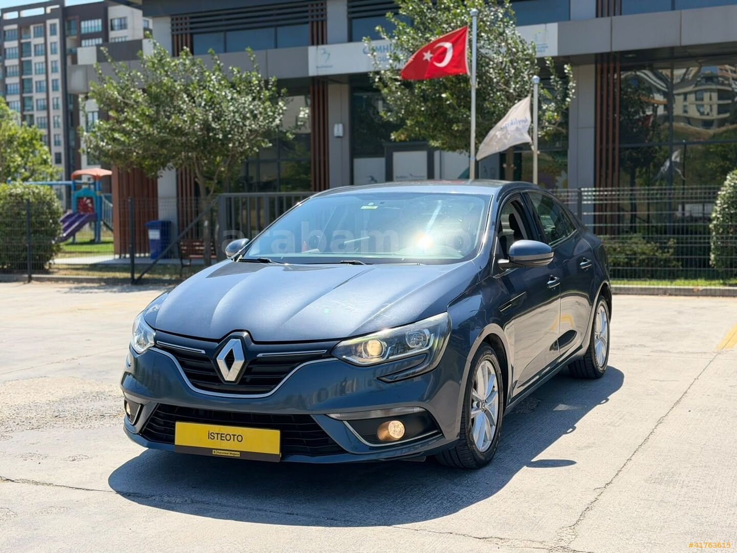 Galeriden Renault Megane 1.5 dCi Touch 2018 Model İstanbul 129.000 km Gri 1