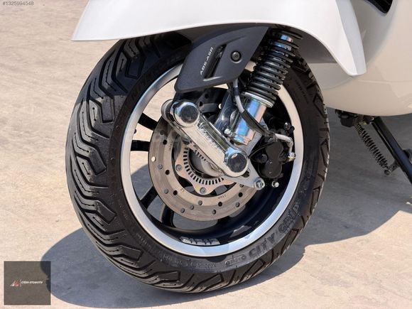 BOYASIZ 2025 ÇIKIŞLI VESPA GTS 250 SÜPER