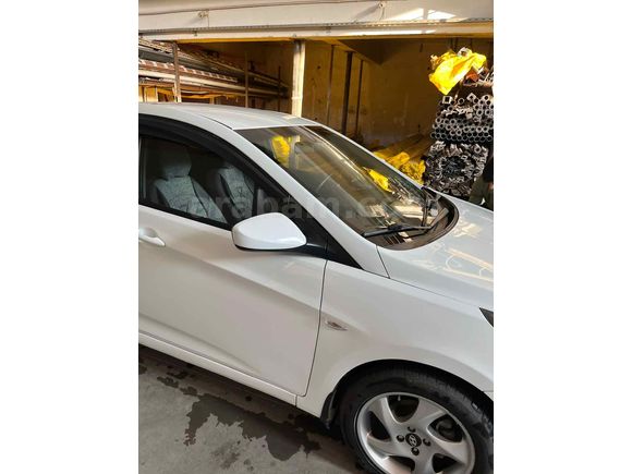 Sahibinden Hyundai Accent Blue 1.6 CRDI Mode 2013 Model 