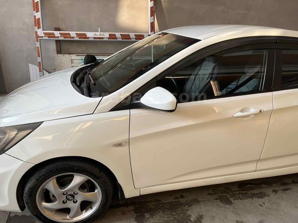 Sahibinden Hyundai Accent Blue 1.6 CRDI Mode 2013 Model 