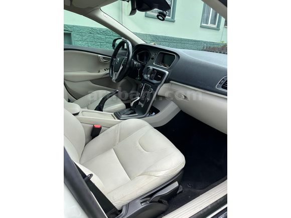 Sahibinden Volvo V40 1.6 D Advance 2014 Model
