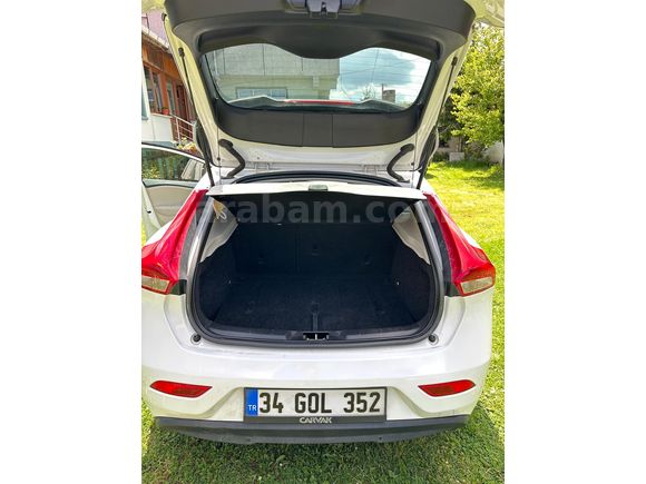 Sahibinden Volvo V40 1.6 D Advance 2014 Model