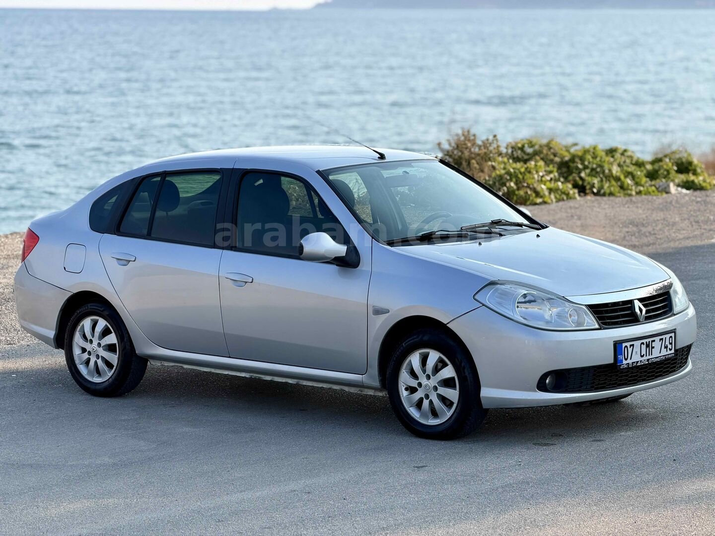 Galeriden Renault Symbol 1.5 dCi Expression 2010 Model Antalya 195.000 km Gri (Gümüş) 2