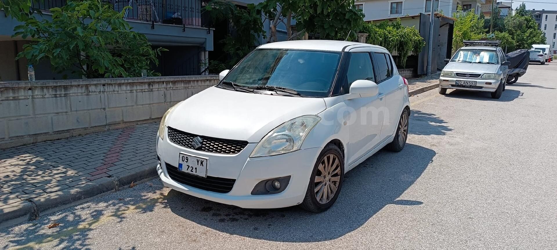 Sahibinden Suzuki Swift 1.2 GL 2012 Model Denizli 203.000 km Beyaz 5