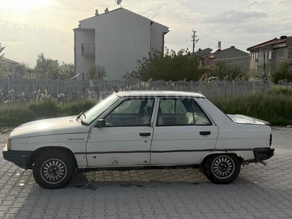 Galeriden Renault R 9 1.4 Broadway 1990 Model Afyonkarahisar