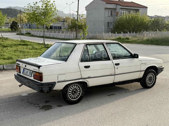 Galeriden Renault R 9 1.4 Broadway 1990 Model Afyonkarahisar