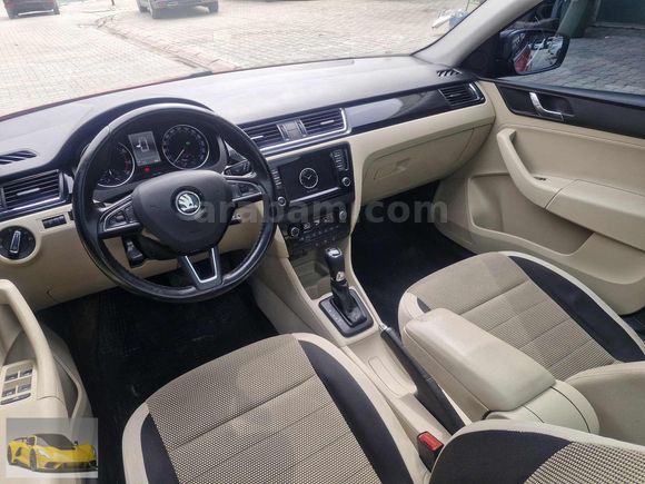 2015 SKODA RAPİD 1.2 TSİ GREENTEC STYLE DSG HATASIZ CAM TAVANLI