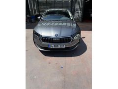 Sahibinden Skoda Octavia 1.5 Mhev Premium 2025  çıkışlı  Garanti devam ediyor. 