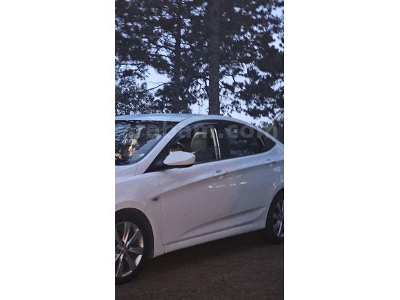 Sahibinden Hyundai Accent Blue 1.6 CRDI Biz 2015 Model  272.000 km Beyaz