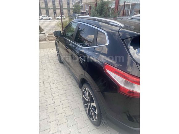 Sahibinden Nissan Qashqai 1.6 dCi Platinum Premium Pack 2016 Model  180.000 km Siyah