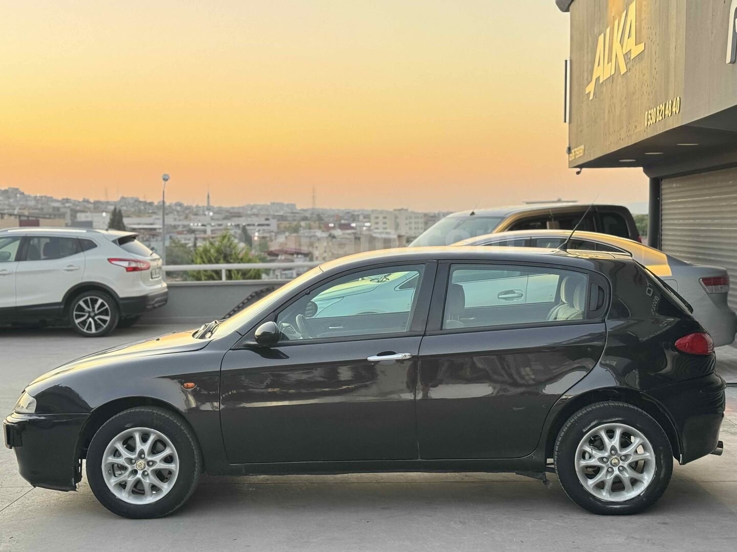 Galeriden Alfa Romeo 147 1.6 TS Distinctive 2003 Model İzmir 255.000 km Siyah 4