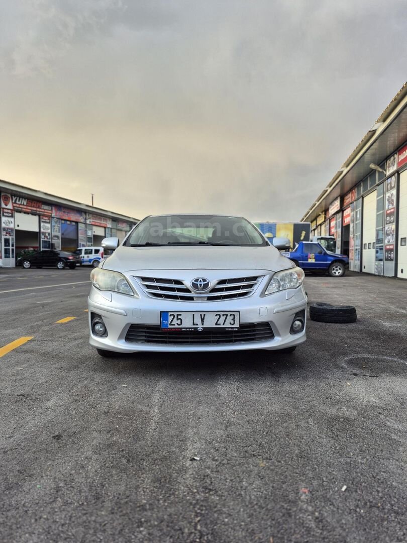 Sahibinden Toyota Corolla 1.4 D-4D Comfort Extra 2011 Model Erzurum 240.000 km Gri (Gümüş) 4
