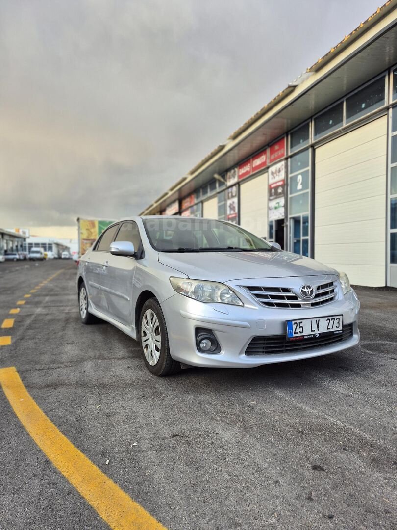 Sahibinden Toyota Corolla 1.4 D-4D Comfort Extra 2011 Model Erzurum 240.000 km Gri (Gümüş) 3