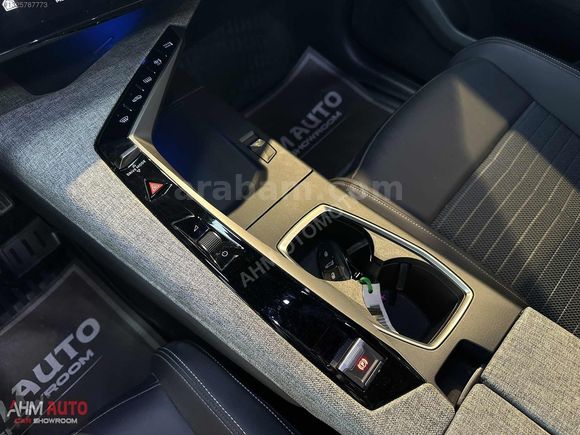 BOYASIZ 2024 MODEL PEUGEOT e-3008 ALLURE CAM TAVAN