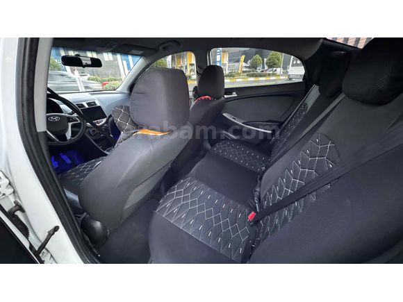 Sahibinden Hyundai Accent Blue 1.4 CVVT Mode 2012 Model 