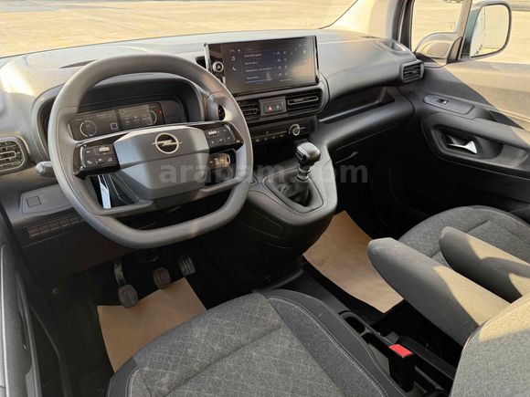 BURCAR'DAN 2025 OPEL COMBO 1.5D ESSENTİAL HATSIZ BOYASIZ %20 KDV