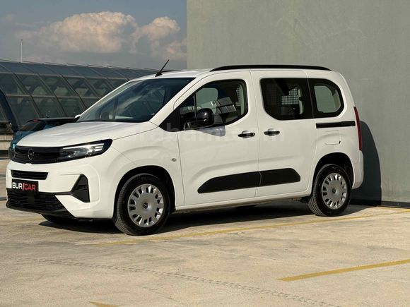 BURCAR'DAN 2025 OPEL COMBO 1.5D ESSENTİAL HATSIZ BOYASIZ %20 KDV