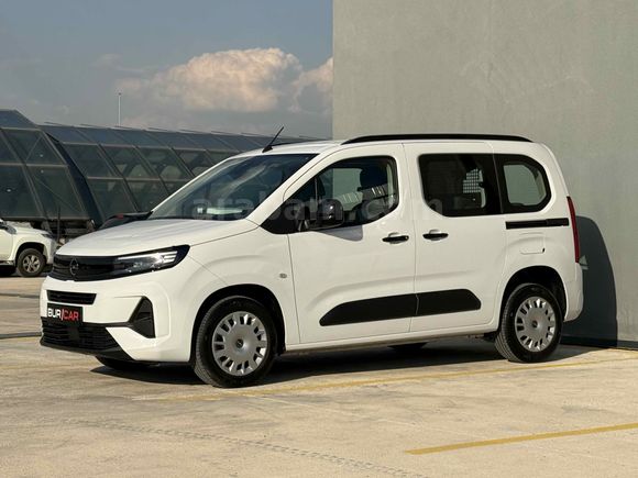 BURCAR'DAN 2025 OPEL COMBO 1.5D ESSENTİAL HATSIZ BOYASIZ %20 KDV