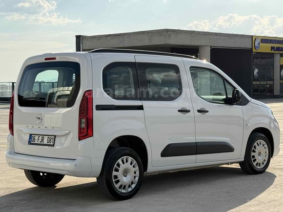 BURCAR'DAN 2025 OPEL COMBO 1.5D ESSENTİAL HATSIZ BOYASIZ %20 KDV