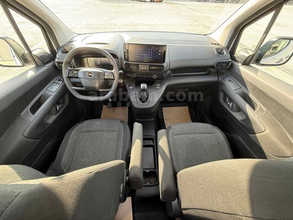 BURCAR'DAN 2025 OPEL COMBO 1.5D ESSENTİAL HATSIZ BOYASIZ %20 KDV