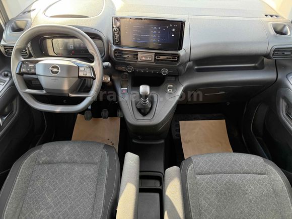 BURCAR'DAN 2025 OPEL COMBO 1.5D ESSENTİAL HATSIZ BOYASIZ %20 KDV