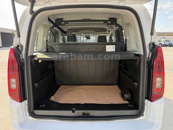 BURCAR'DAN 2025 OPEL COMBO 1.5D ESSENTİAL HATSIZ BOYASIZ %20 KDV