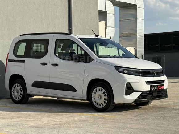 BURCAR'DAN 2025 OPEL COMBO 1.5D ESSENTİAL HATSIZ BOYASIZ %20 KDV