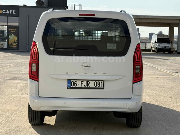 BURCAR'DAN 2025 OPEL COMBO 1.5D ESSENTİAL HATSIZ BOYASIZ %20 KDV