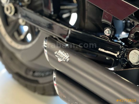 | UNIQ AUTO | 2013 HARLEY DAVIDSON IRON 883 VANCE & HINES EGZOZ