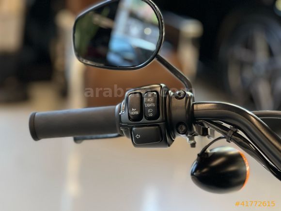 | UNIQ AUTO | 2013 HARLEY DAVIDSON IRON 883 VANCE & HINES EGZOZ