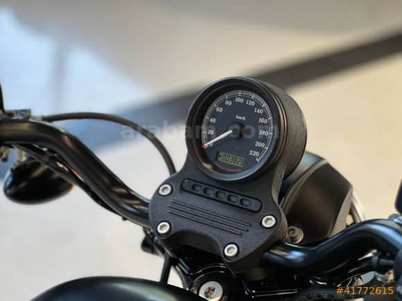 | UNIQ AUTO | 2013 HARLEY DAVIDSON IRON 883 VANCE & HINES EGZOZ