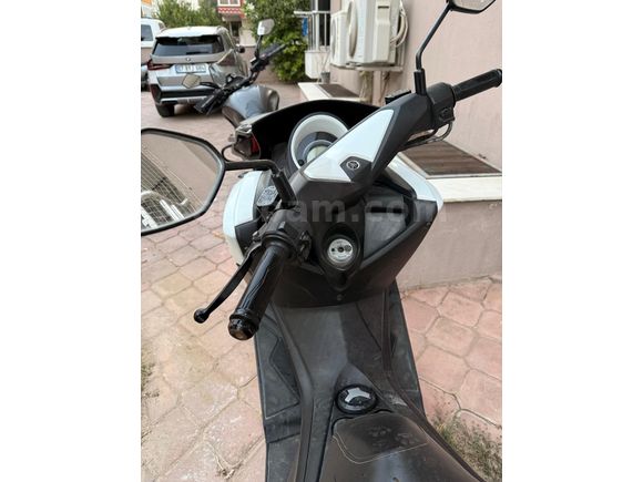 MEMUR DAN NMAX