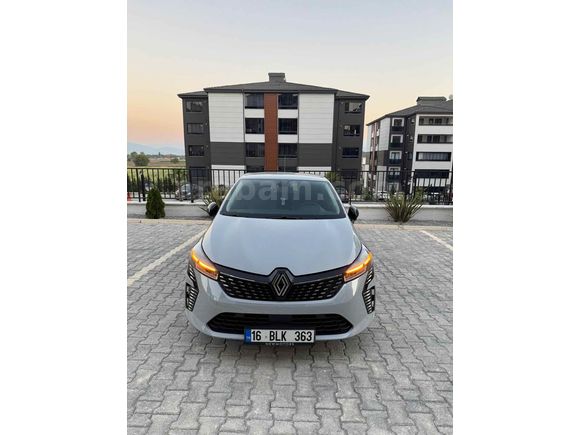 Sahibinden Renault Clio 1.0 TCe Evolution 2024 Model Bursa 80.000 km Gri (metalik)