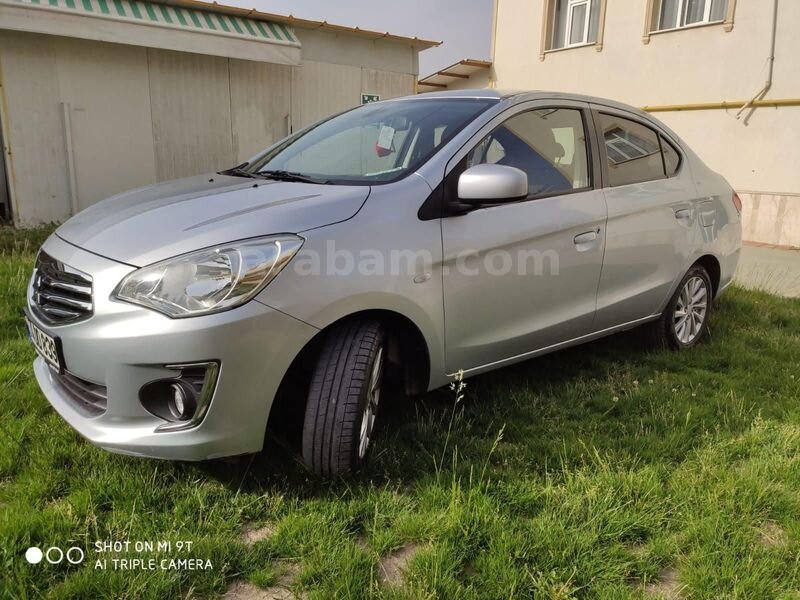 Sahibinden Mitsubishi Attrage 1.2 Intense 2014 Model Sakarya 135.000 km Gri (Gümüş)