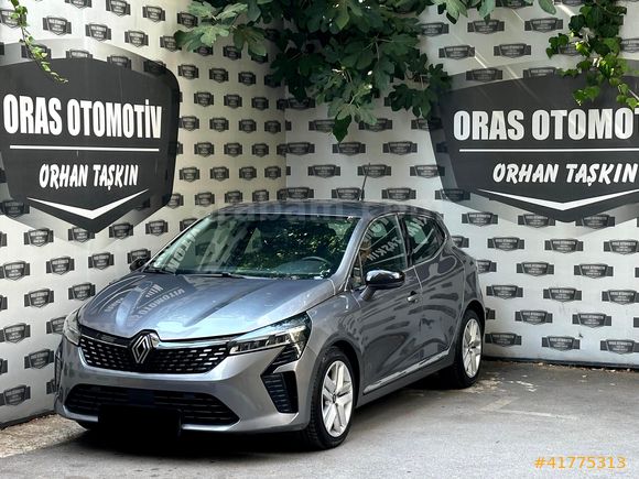 ORASDAN 2025 RENAULT CLİO 1.0 TCE EVOLUTİON 14.000 KM'DE BOYASIZ