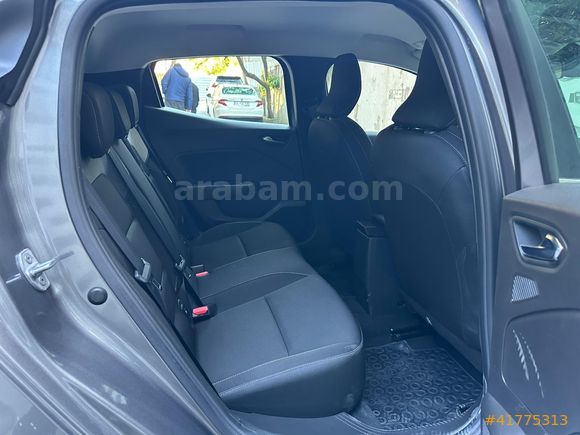 ORASDAN 2025 RENAULT CLİO 1.0 TCE EVOLUTİON 14.000 KM'DE BOYASIZ