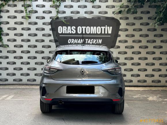 ORASDAN 2025 RENAULT CLİO 1.0 TCE EVOLUTİON 17.000 KM'DE BOYASIZ
