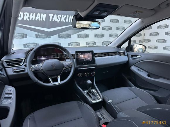 ORASDAN 2025 RENAULT CLİO 1.0 TCE EVOLUTİON 17.000 KM'DE BOYASIZ